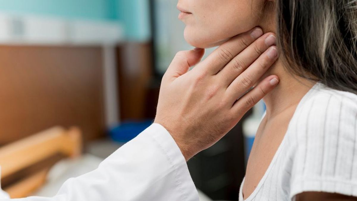 Qu’est-ce que la tonsillite? Connaissez la compréhension, les causes, les symptômes, les facteurs de risque et comment le faire face