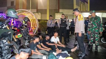 ألقت الشرطة القبض على سبعة مراهقين من هنداك توران أثناء كيبارانغ علم عصابة