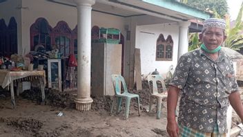Lumpur Setinggi Pinggang Menimbun Rumah, Warga Pidie Jaya Butuh Sekop dan Cangkul