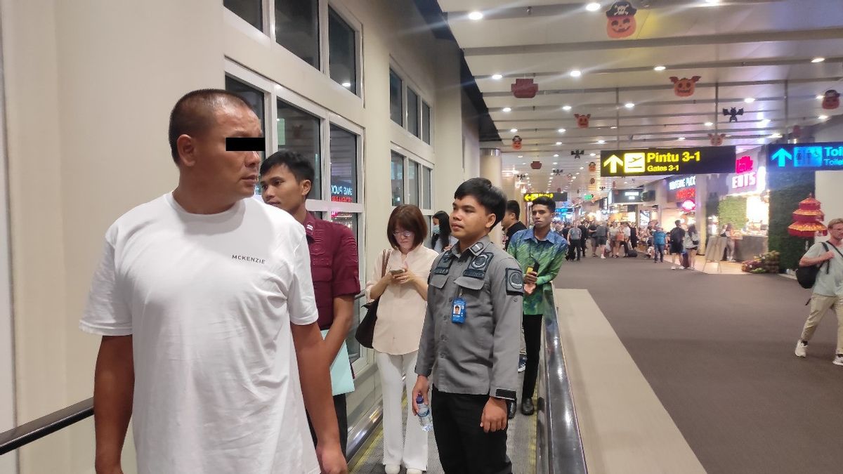 巴厘岛移民 中国WN的驱逐出境 具有逃犯地位