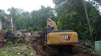 كارثة الأراضي المتنقلة في ليباك تتسبب في قطع الطرق بين المناطق الريفية وإلحاق الضرر بها من قبل منازل السكان