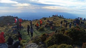 2.065 Pendaki Upacara Bendera di Gunung Bawakaraeng Sulsel