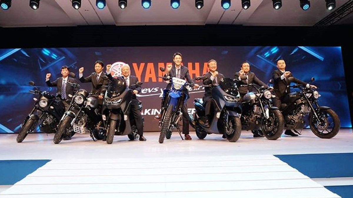 Trois Nouvelles Variantes De Moto Yamaha, De Trail To Cafe Racer
