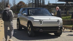EV Sales Slow Down, Rivian Returns To Lay Off Employees