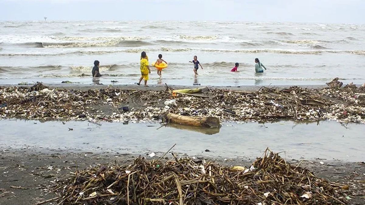 Kemenko Marves : La fuite de déchets en plastique dans la mer est en baisse de 256 614 tonnes