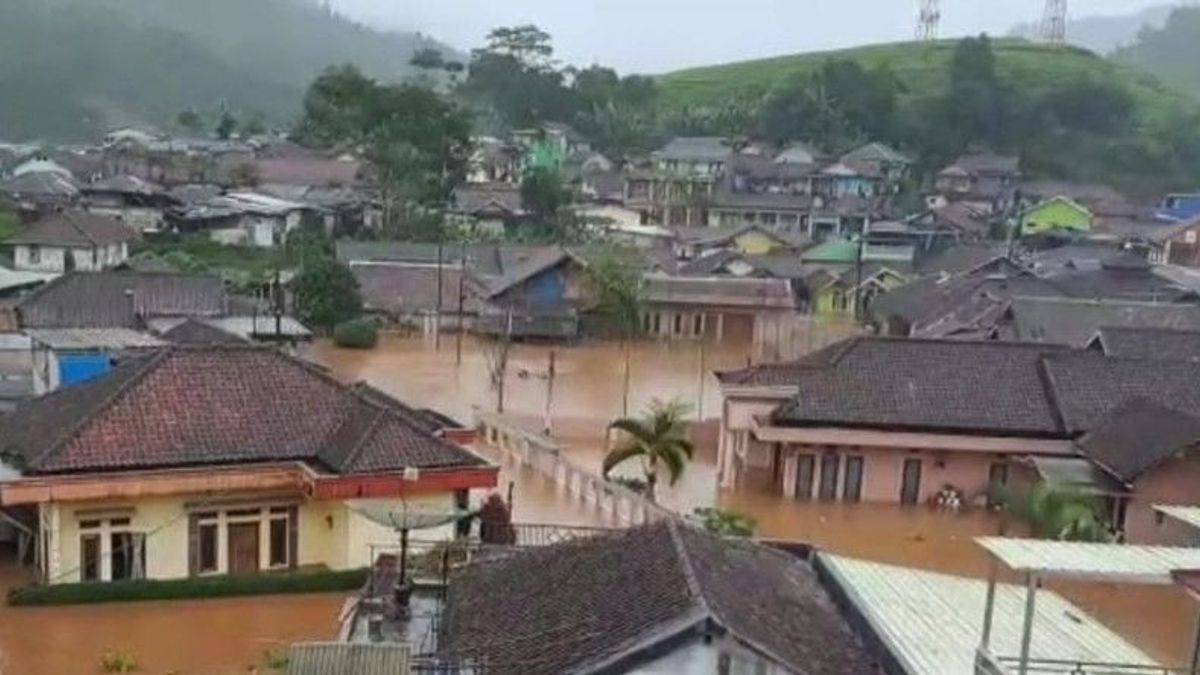 Ratusan Rumah di Sukanagara Cianjur Terendam Banjir Setinggi 1 Meter