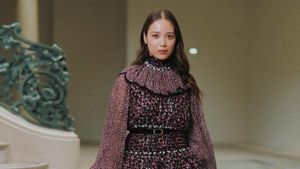 Laufey Rilis Video Musik <i>Lover Girl</i>, Disutradarai Kembarannya