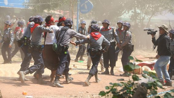 Worried About Being Arrested By The Military Regime, Parents In Myanmar Refuse To Admit Their Children Protested Against The Coup