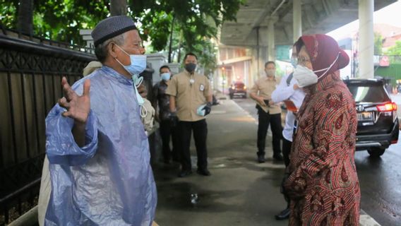 If Blusukan Risma In Thamrin Is Only 'drama', It Is The Same As Slapping The Jakarta Social Service