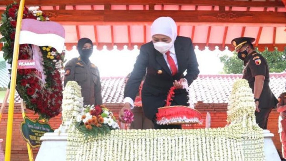 C’est La Raison Pour Laquelle Le Gouverneur Khofifah A Visité 3 Fois La Tombe De RMT Ario Soerjo Au Maghestan