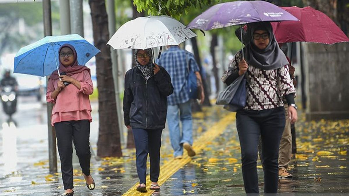 Early In The Week, South And East Jakarta Will Be Raining Starting Monday Afternoon