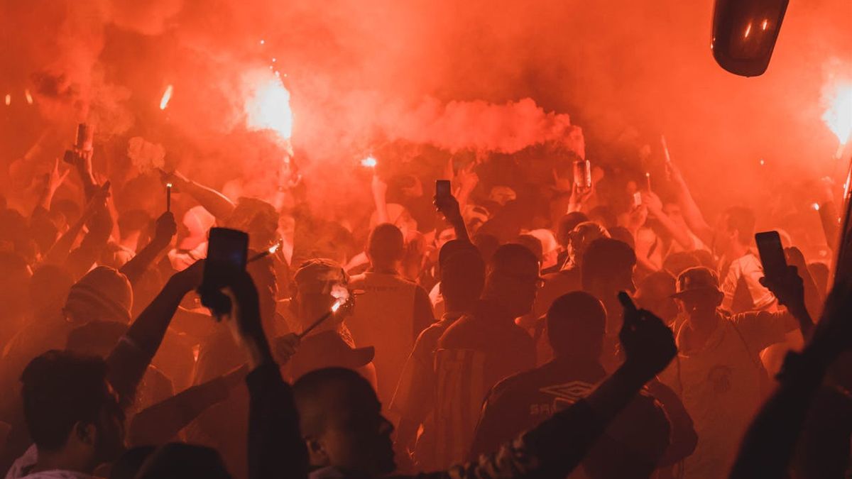 Polisi Malaysia Tahan 4 Hari 9 Suporter Selangor FC Nyalakan Flare Jelang Pertandingan 