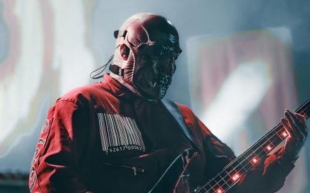 Bassis Slipknot Pakai Topeng Baru untuk Konser 25th Anniversary Tour