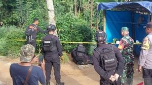 Personel Jibom Polda Maluku Musnahkan Bom Militer Jenis Proyektil