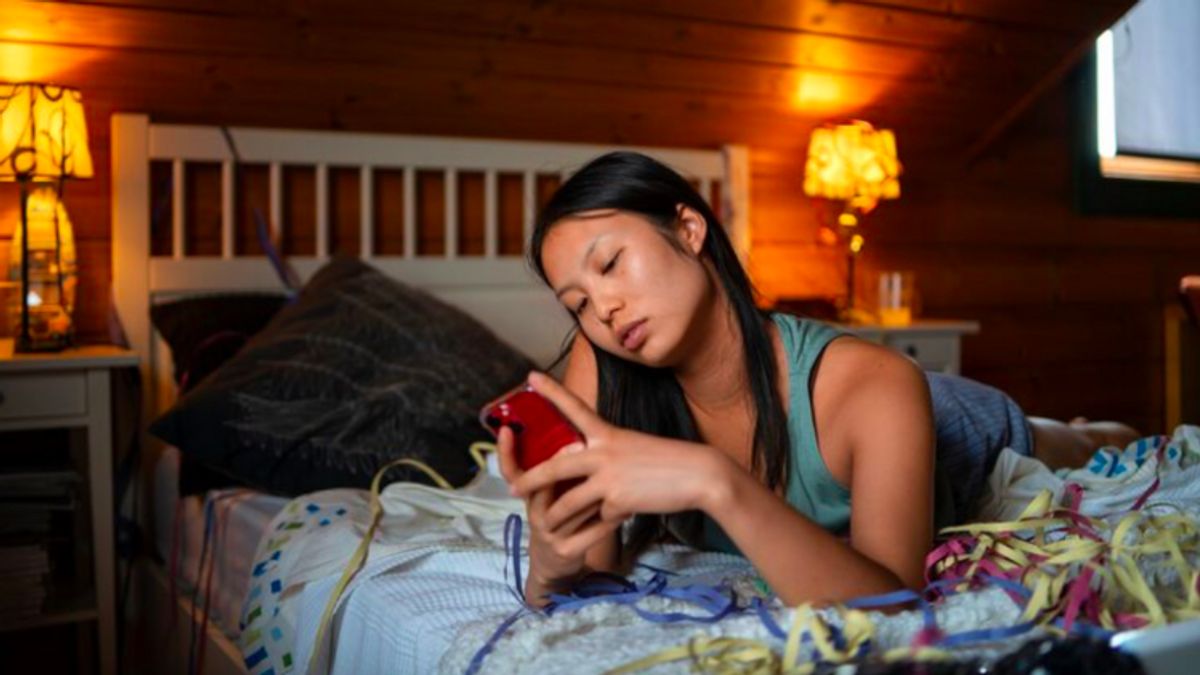 Bangun Tidur Langsung Main HP? Be Careful The Effect On Mental Health