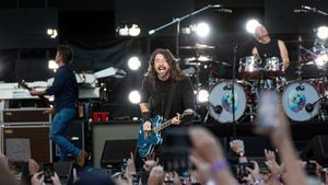 Dave Grohl Rilis Versi Live yang Diperpanjang dari Instrumental Berdurasi 23 Menit, <i>Play</i>