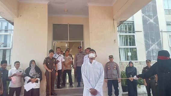 5 Violators Of Islamic Sharia In South Aceh Executed By Cambuk Sentence