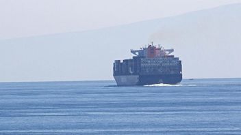 特朗普宣布封锁伊朗后，油价突破103美元