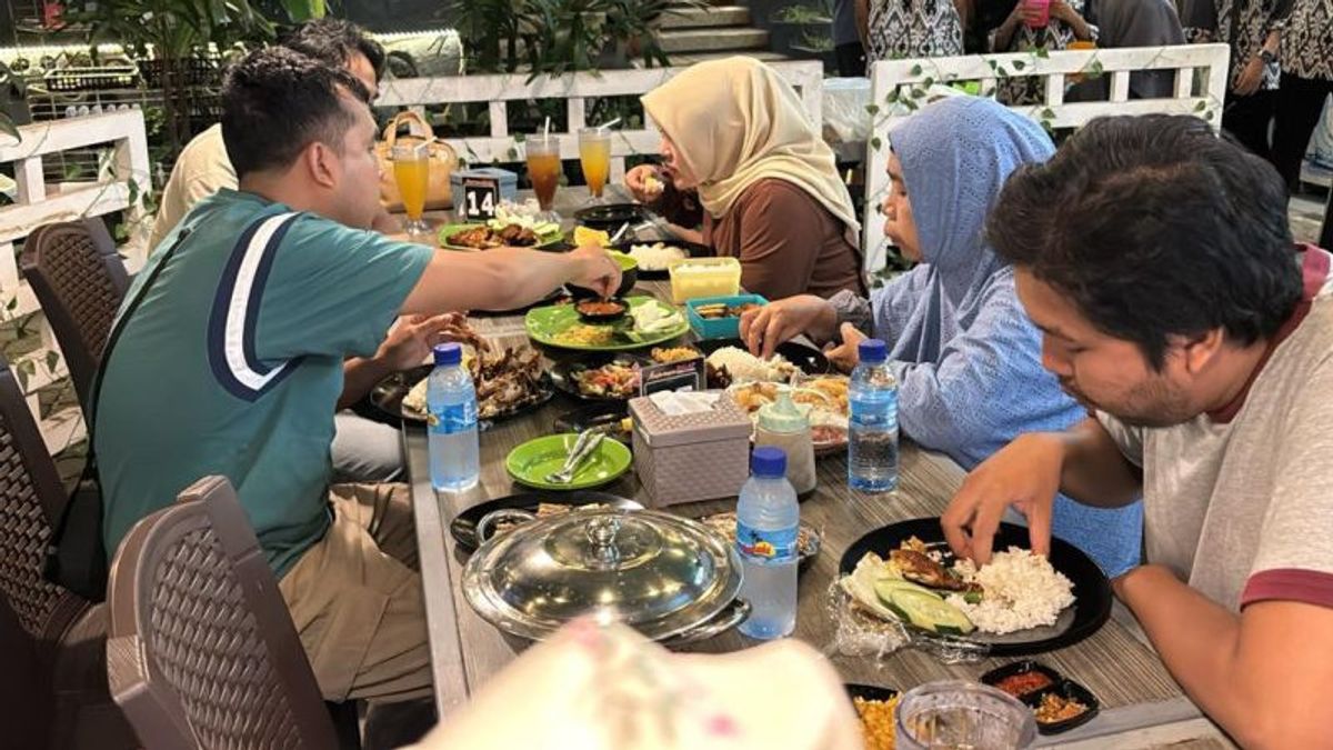 "Bukber" 효과! 마타람의 레스토랑 세금은 라마단 기간 동안 32 억 루피아를 초과 할 것으로 예상됩니다.