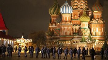 2023 年新年到来时在莫斯科和基辅到来的和平