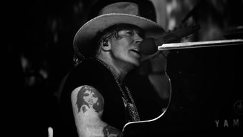 Axl Rose's Defense Of Her Rights In Criticizing The Trump Administration