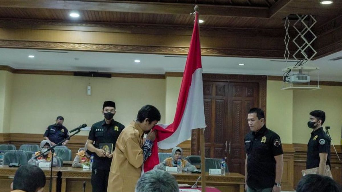 バドゥンレパスバイアットの数十人のNIIメンバーとインドネシア共和国への忠誠を誓った