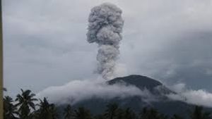 伊武山の噴火はまだ続いており、熱い雲は4 KMもの高さで上昇しています