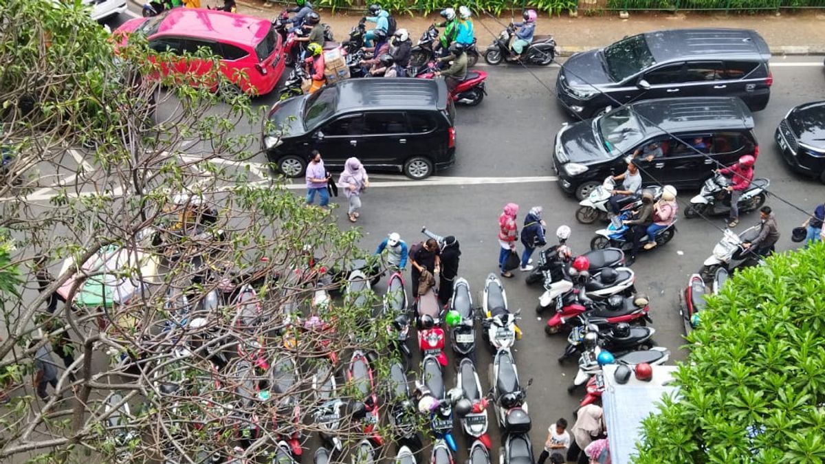 Illegal Parking Becomes An Official Choice Of Time Considered Expensive