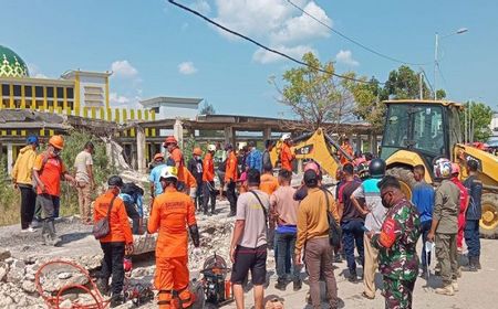 Bangunan di Pasar Wameo Baubau Roboh Timpa 2 Orang hingga Kendaraan