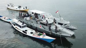Kapal TNI AL Dikerahkan untuk Pelayanan Vaksinasi Nelayan
