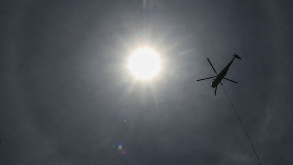 リアウ州政府は、火を消すために水爆ヘリコプターの支援を提案