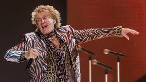 Di Usia 79 Tahun, Rod Stewart Tidak Khawatirkan Ajal Menjemput