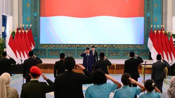 Presiden Prabowo Lantik Hanif Faisol Nurofiq, Mohammad Jumhur Hidayat, dan Hasan Nasbi di Istana Negara