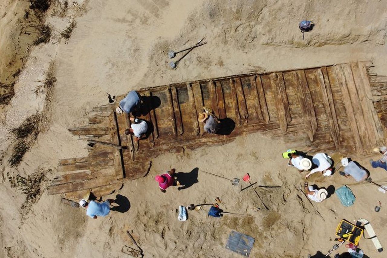 セルビアの炭鉱夫は、西暦3世紀または4世紀にさかのぼるローマ船の遺跡を見つけます