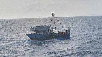 ナトゥナでインドネシア海軍に逮捕されたベトナム国旗の漁船3隻
