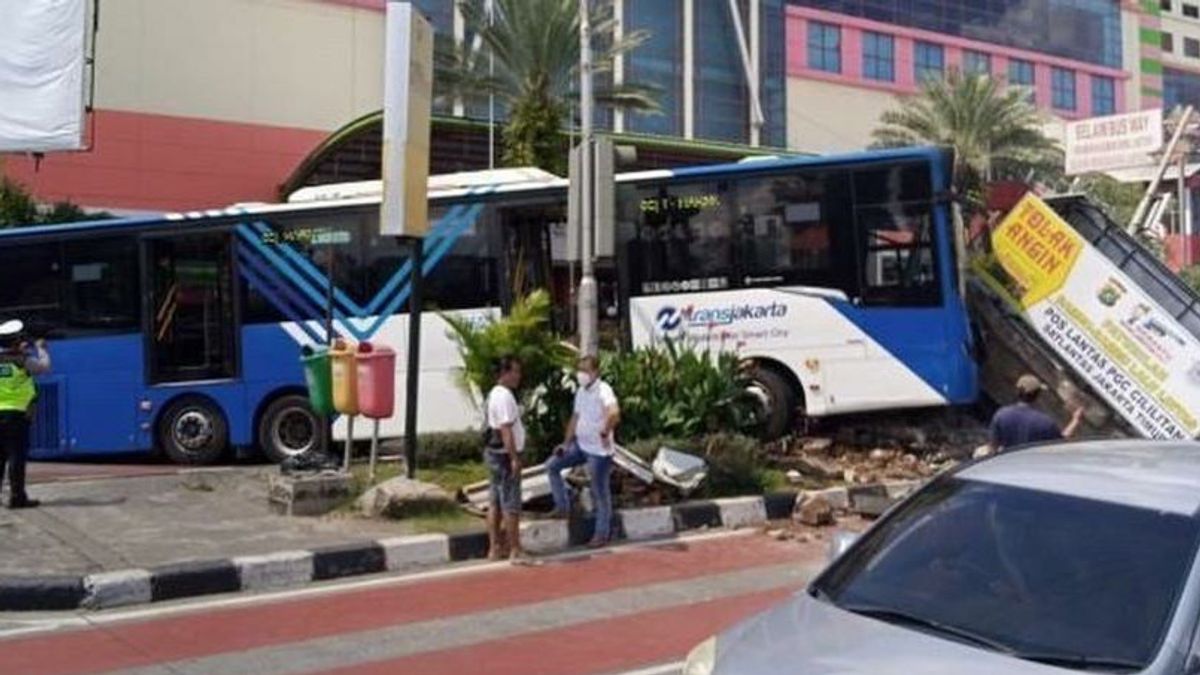 Transjakarta Accident, PGC Traffic Police Post Was Crashed
