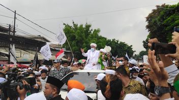 警方在对拥挤的医疗案件的调查中添加了文章，据称FPI针对Rizieq Shihab