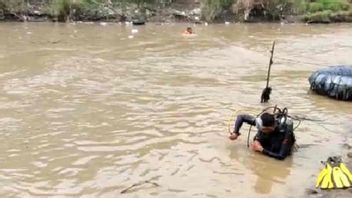 Child Drowns In The Cimanis River, Cirebon SAR Convicts Diving Team