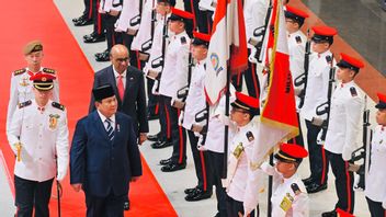 Momen Presiden Prabowo Disambut Upacara Kenegaraan di Singapura