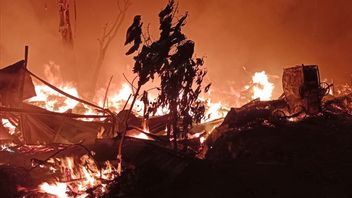 ポンドックピナンケバヨランラマの数十の半永久的な建物が燃えました