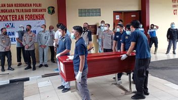 The Body Of Okky Bisma, SJ-182 Sriwijaya Air Steward Is Handed Over To The Family