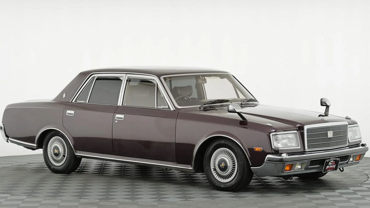 This Used Toyota Century Luxury Car Only Sold For Less Than IDR 110 Million