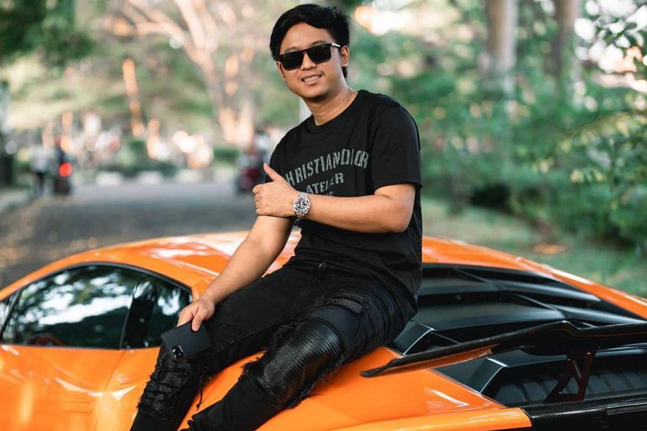 What Does Flexing Mean? The Lifestyle That Made Doni Salmanan And Indra Kenz Fall Into Prison