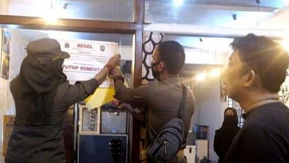 Buka Hingga Larut Malam, Satpol PP Segel 2 Cafe di Jaktim dan Sanksi Denda Rp50 Juta 