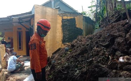 Longsor Terjang 5 Desa di Parakansalak Sukabumi