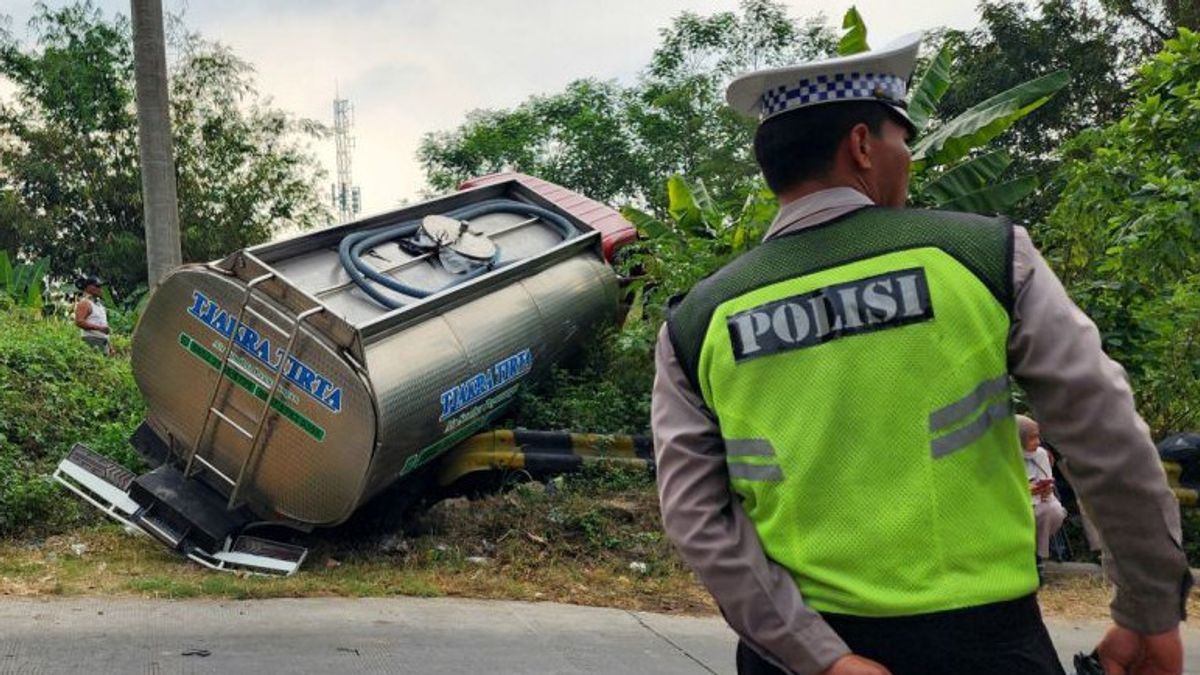 Truck Collision 1 Car And 3 Motorcycles In Jatibarang Semarang, 1 Victim Died And 3 Injured