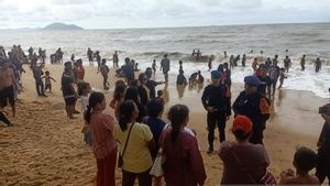 Aksi Heroik Bripka Eko Budi Viral di Medsos, Terjang Ombak Demi Selamatkan Bocah di Pantai Pasir Panjang Singkawang