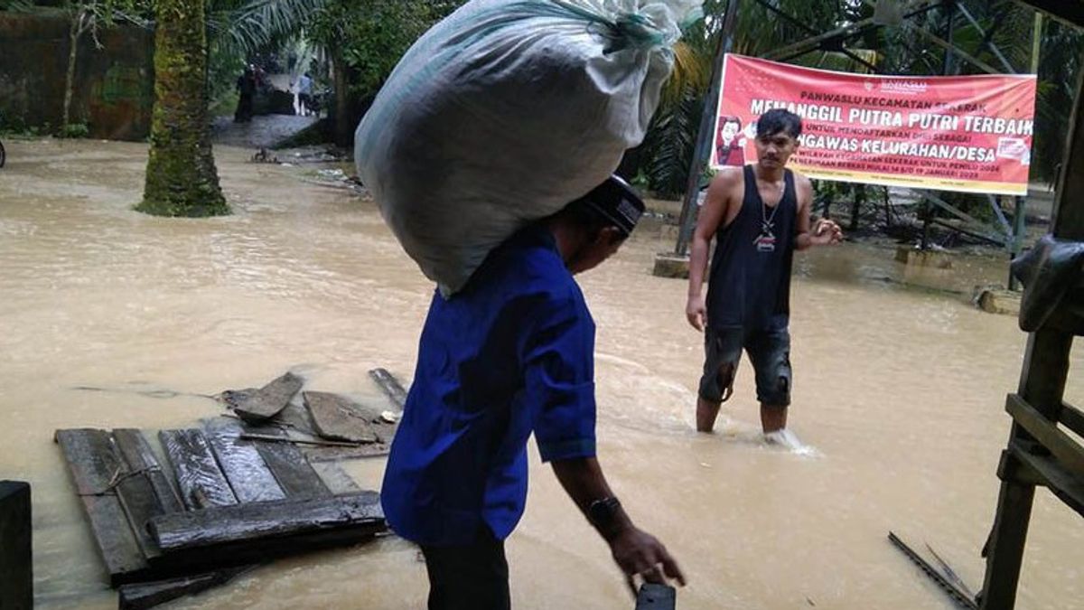 مئات العائلات في آتشيه متضررة من الفيضانات