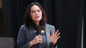 मकर का उल्लेख करने से स्वतंत्र अभिव्यक्ति की तस्वीर में एक मंदिर जोड़ता है