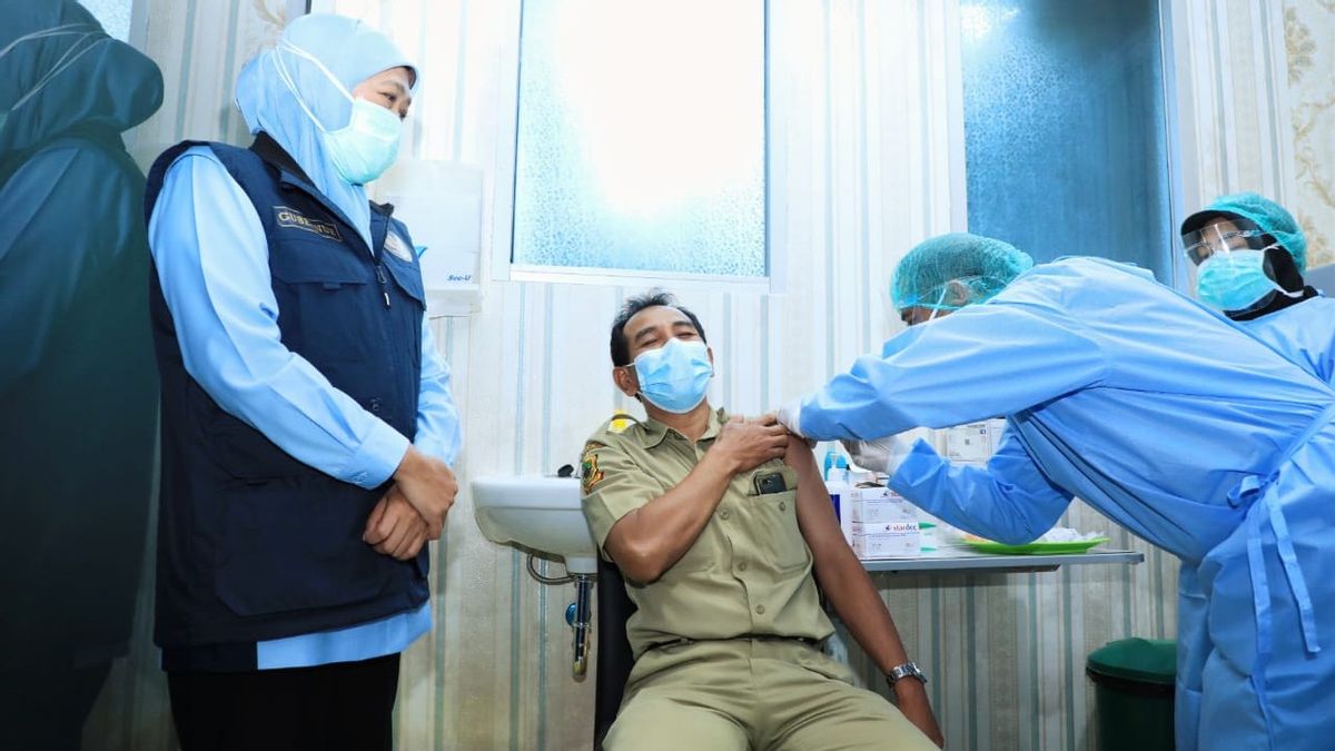 インドネシアで最初と呼ばれるモジョーケルトのコフィファモニターワクチン接種クリニック